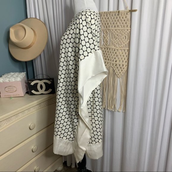 NWT CAARA Nordstrom Poncho Kaftan White Black Dots - Picture 4 of 8